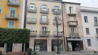 Appartamento di 83 m² con 3 locali e box auto a Av