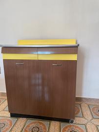 Piccola credenza vintage anni 60