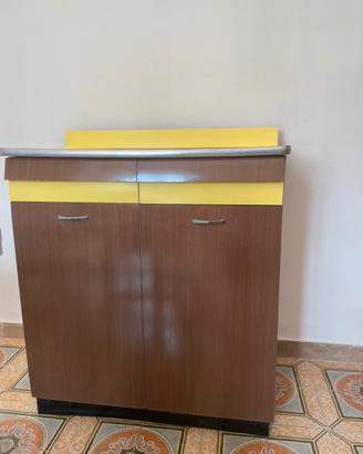 Piccola credenza vintage anni 60