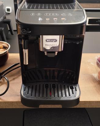 DeLonghi magnifica macchina caffè automatica