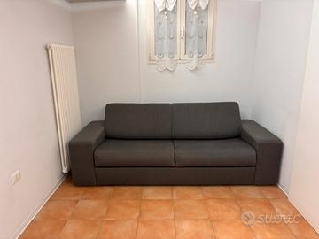Divano letto matrimoniale