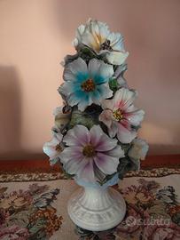 due vasi di fiori di Capodimonte 