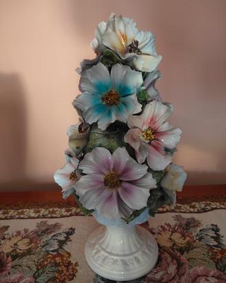 due vasi di fiori di Capodimonte 