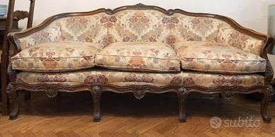 Divano e due poltrone d'antiquariato