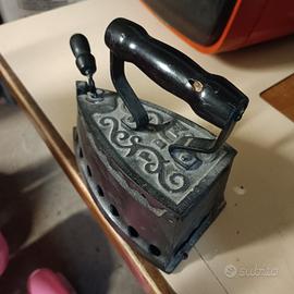 Vecchio ferro da stiro