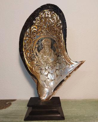 Scultura arte orientale in madreperla naturale