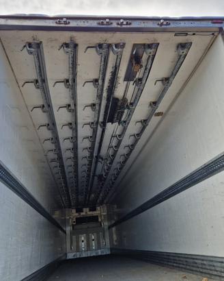 Gancere per trasporto carne semirimorchio