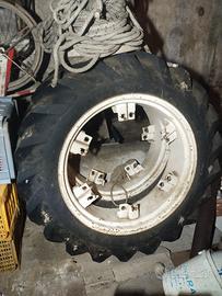 Pneumatici da trattore più cerchi