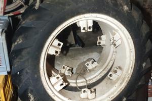 Pneumatici da trattore più cerchi