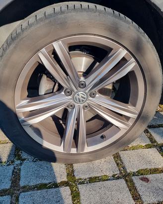 gomme auto 255 45 r19
