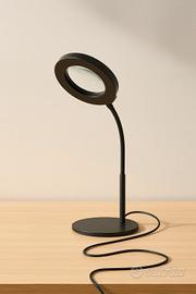 Lampada LED con lente d'ingrandimento 