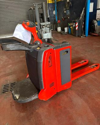 Transpallet uomo a bordo Linde 2000kg