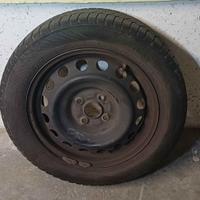4 gomme montate su cerchio in lamiera 175 65 R15
