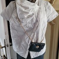 Piumino leggero smanicato 