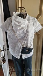 Piumino leggero smanicato 