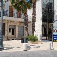 Edificio nella piazza centrale di maruggio (ta)