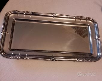 Piatto da portata in acciaio. Molto lucido. 