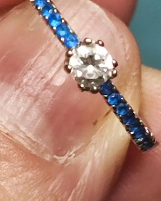 Anello in oro bianco 750