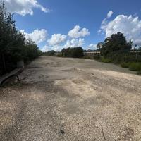 Piazzale uso deposito merci di mq 2050