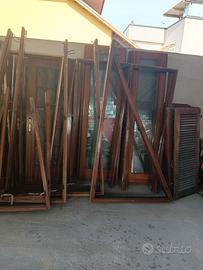 Porte  finestre e bussole di legno