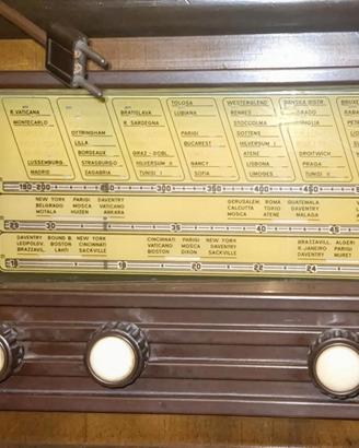 Radio d'epoca a valvole  anni 40 50