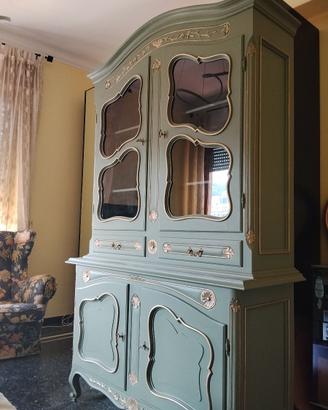 Credenza  in stile Provenzale.