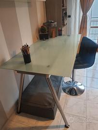 Scrivania, libreria, mobile tv, mensole, sgabello 