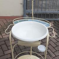 Vecchio bacile con specchio ristrutturato