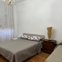 Stanza settimanalmente o mensilmente