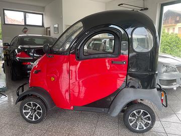 Scooter elettrico cabinato