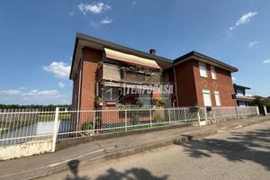 RIF. 046 - TRILOCALE CON BOX E CANTINA