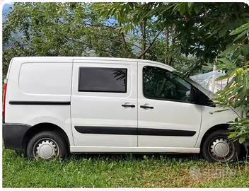 Mini van camperizzato
