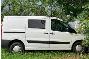Mini van camperizzato