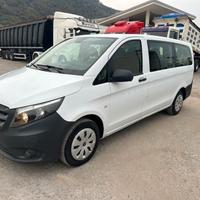 Autocarro pulmino Mercedes 9 posti