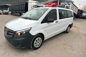 Autocarro pulmino Mercedes 9 posti