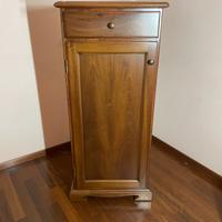 Mobiletto in Noce Nazionale fiammato