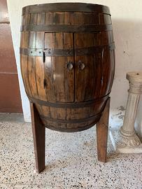 Mobile Bar Artigianale da Botte in Legno con Luce