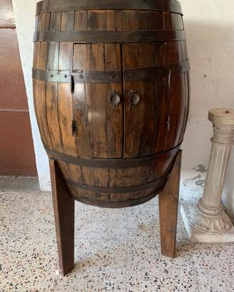 Mobile Bar Artigianale da Botte in Legno con Luce