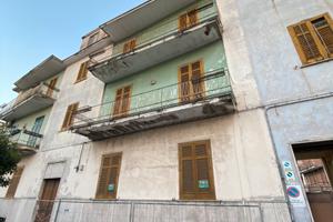 Porzione di fabbricato (3 appartamenti + pert .)