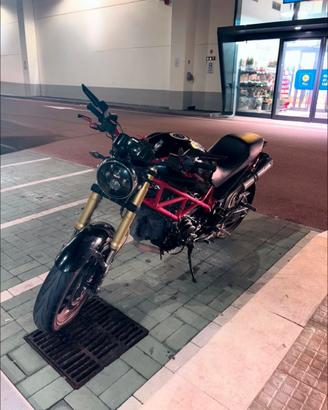 Ducati Monster 695 Depo A2