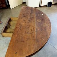 -TAVOLO A MEZZA LUNA DEI PRIMI 800 IN NOCE MASSELL