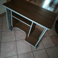 Scrivania con Ruote per PC e stampante