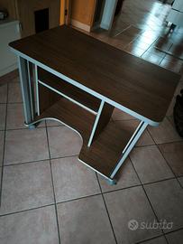 Scrivania con Ruote per PC e stampante