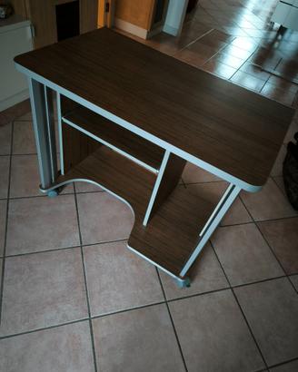 Scrivania con Ruote per PC e stampante
