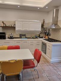 Cucina completa di elettrodomestici