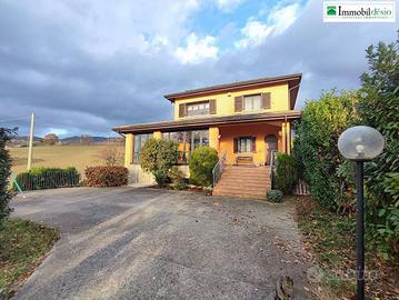 Villa di 334 m² con più di 5 locali e box auto dop