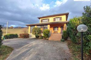 Villa di 334 m² con più di 5 locali e box auto dop