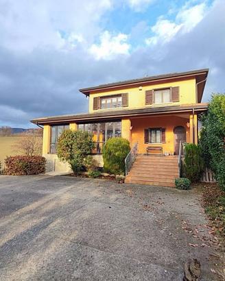 Villa di 334 m² con più di 5 locali e box auto dop