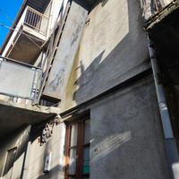 Casa su due piani da ristrutturare