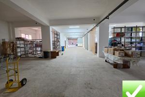 Ampio Locale C3 370 Mq Con Cortile 100 Mq Archi
